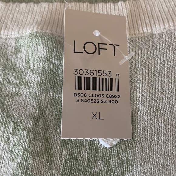 NWT Sweater Crew Neck. Paisley Print Light Green and Crème Colored - Picture 2 of 2